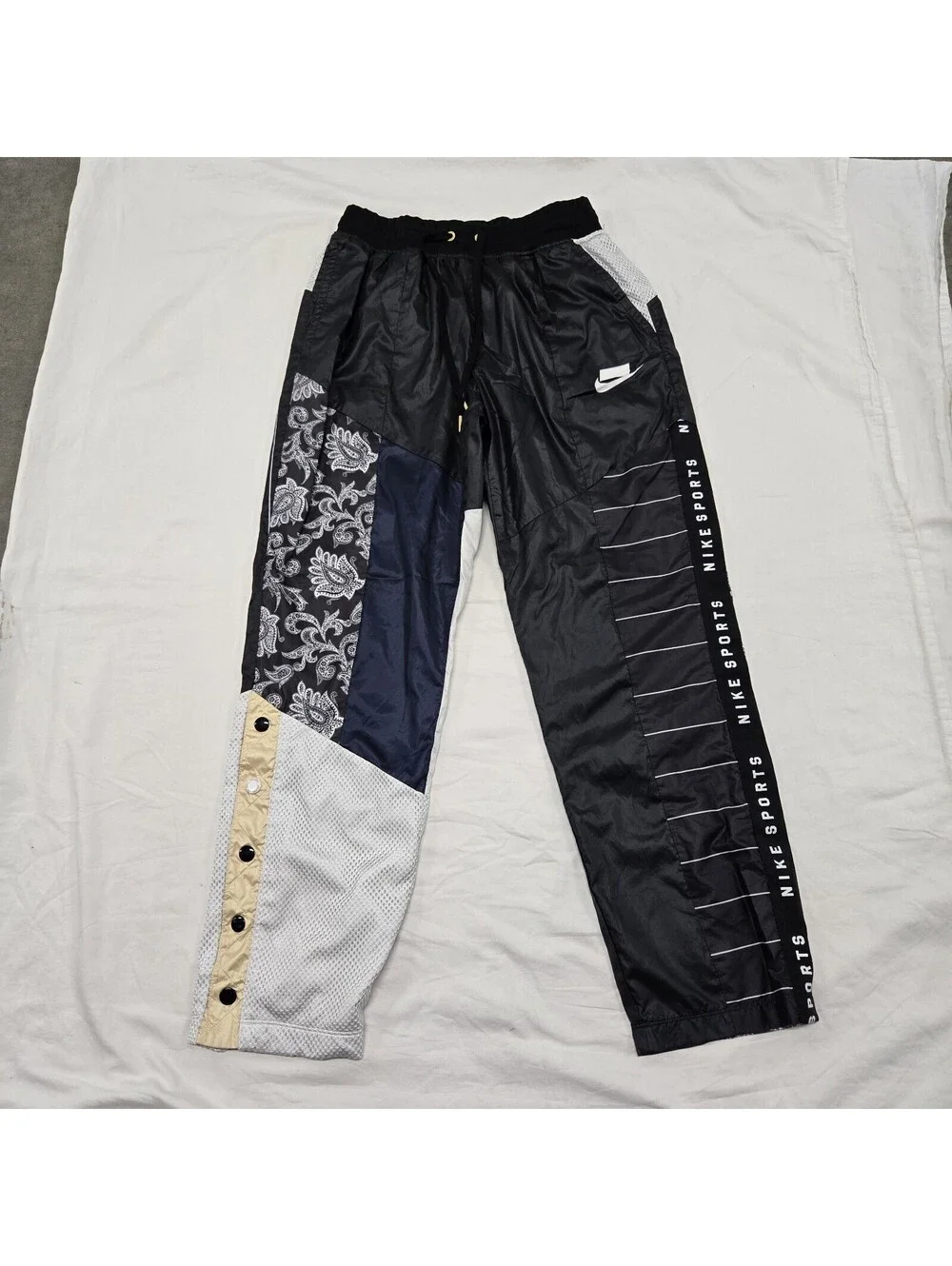 Women's MEDIUM Nike Sportswear NSW Woven Track Pants Patchwork Snap AR2940-010